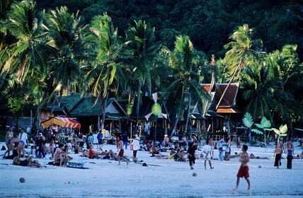 Thaïlande, Archipel îles Samui, Full Moon Party sur l' île de Koh Pha-Ngan, coucher de soleil sur la plage de Had Rin