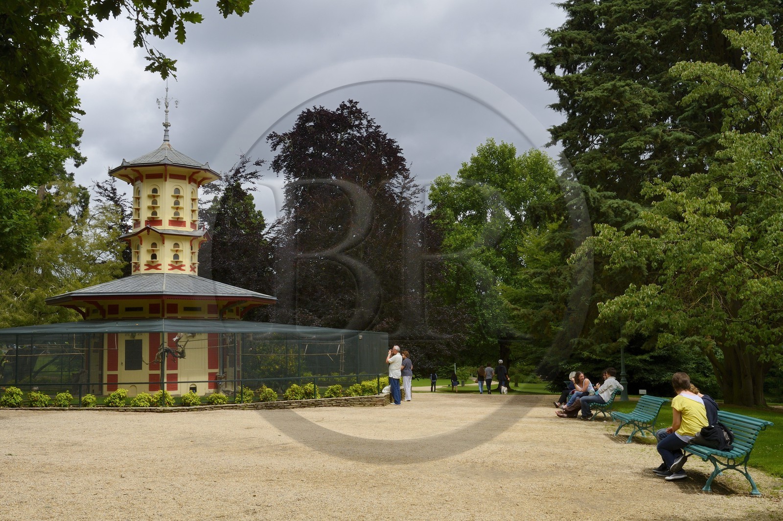France, Ille-et-Vilaine (35), Rennes, Parc du Thabor, la volière (qui fait aussi office de colombier)