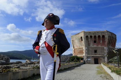 Italie, Toscane, l’Ile d’Elbe, Portoferraio, la Tour Torre del Martello à l'entrée du vieux Port