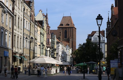 Pologne, Kujavie-Poméranie, ville de Torun, église Saint-Jean au bout de la rue Chelminska et Zeglarska