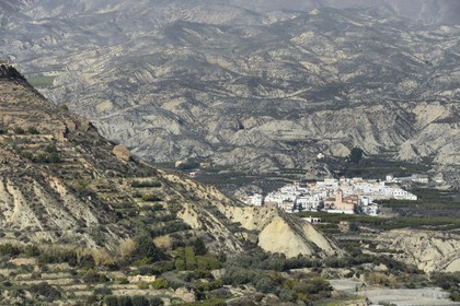 Espagne, Andalousie, Province d'Almeria, Bentarique en arrière plan en bordure du désert de Tabernas