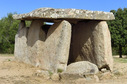 France, Corse-du-Sud (2A), Sartène, site archéologique de Cauria,  dolmen de Fontanaccia