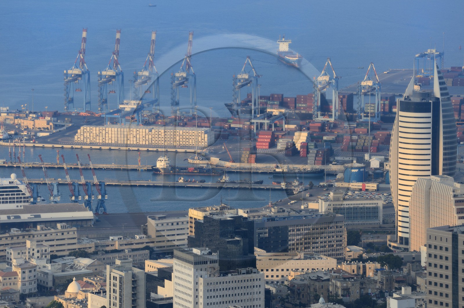 Israel, Haïfa, le centre ville et le port depuis le Mont Carmel