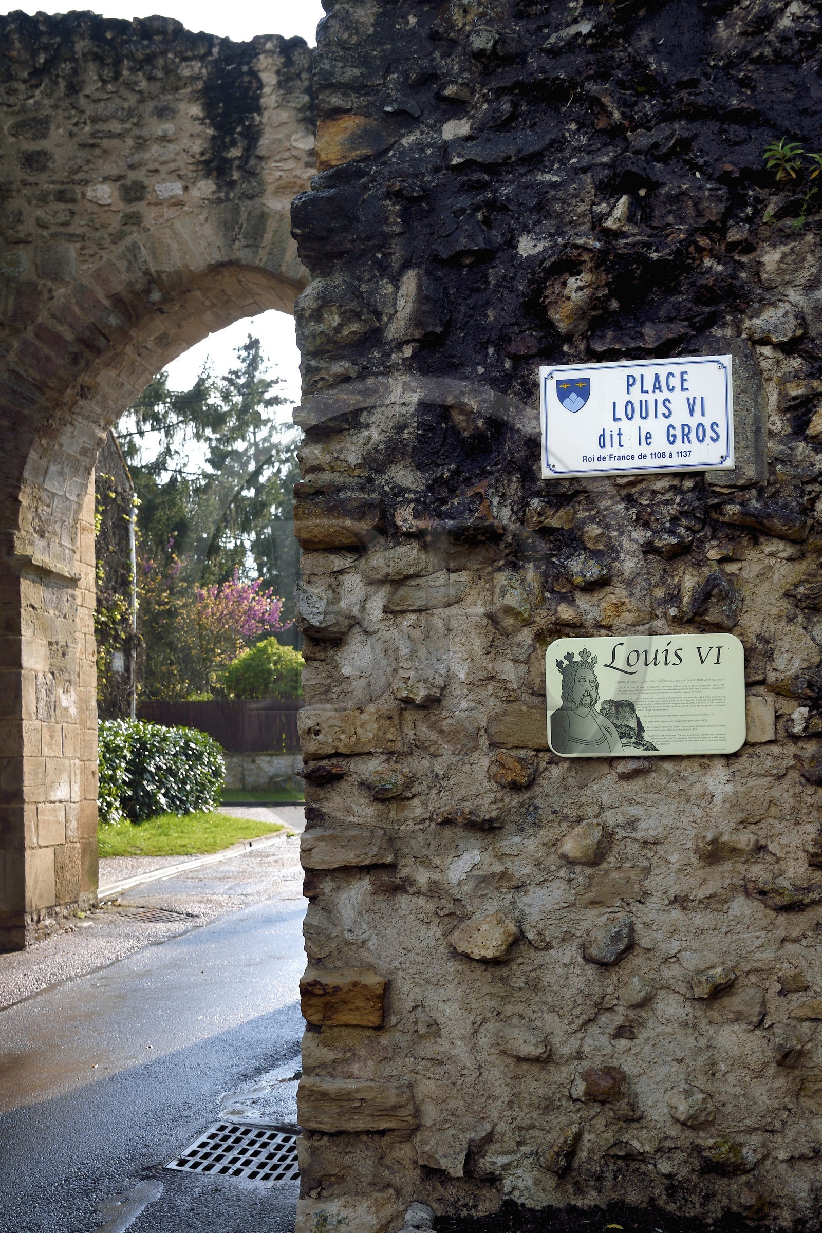 France, Yvelines (78), Montchauvet, la Porte de Bretagne, vestige des fortifications du XIIe siècle