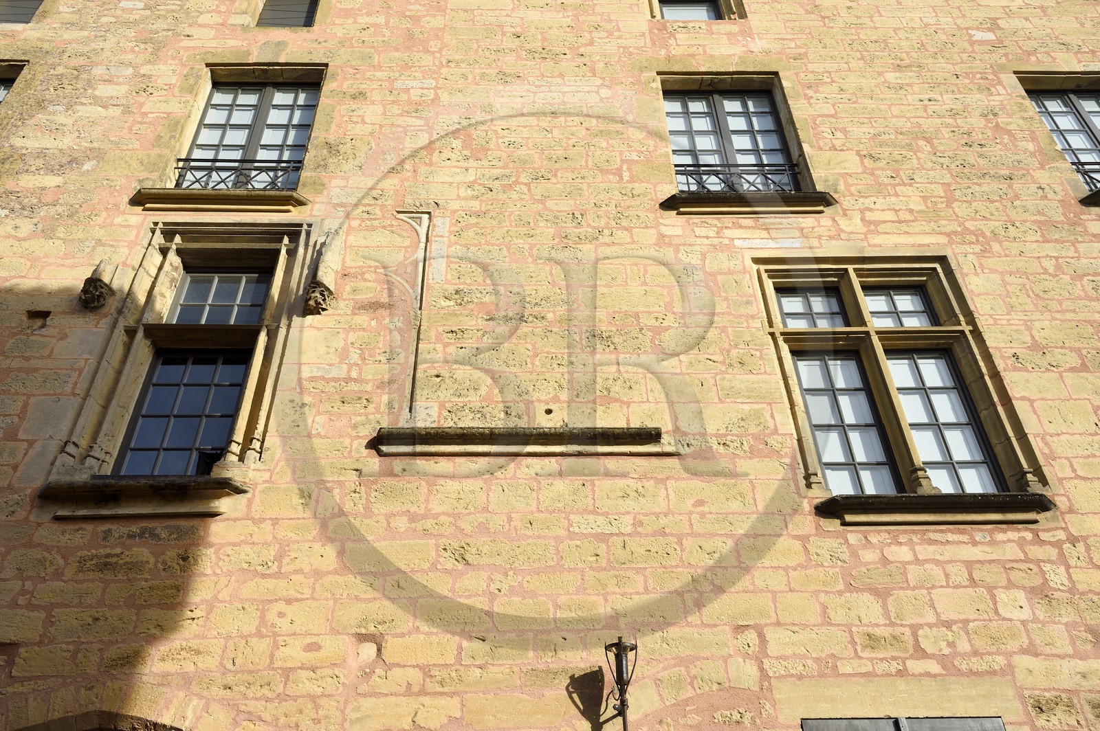 France, Dordogne (24), Périgord Noir, Belvès, labellisé Les Plus Beaux Villages de France, facade du chateau de Belvès anciennement hotel de Commarque