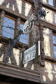 France, Bas Rhin (67), Saverne, détail de la façade de la Maison à colombage Katz