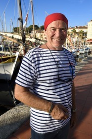 France, Var (83), Sanary-sur-Mer, barques traditionnelles de peche appelées pointus sur le port, Christian Bénet qui est président de l'association des pointus de Sanary