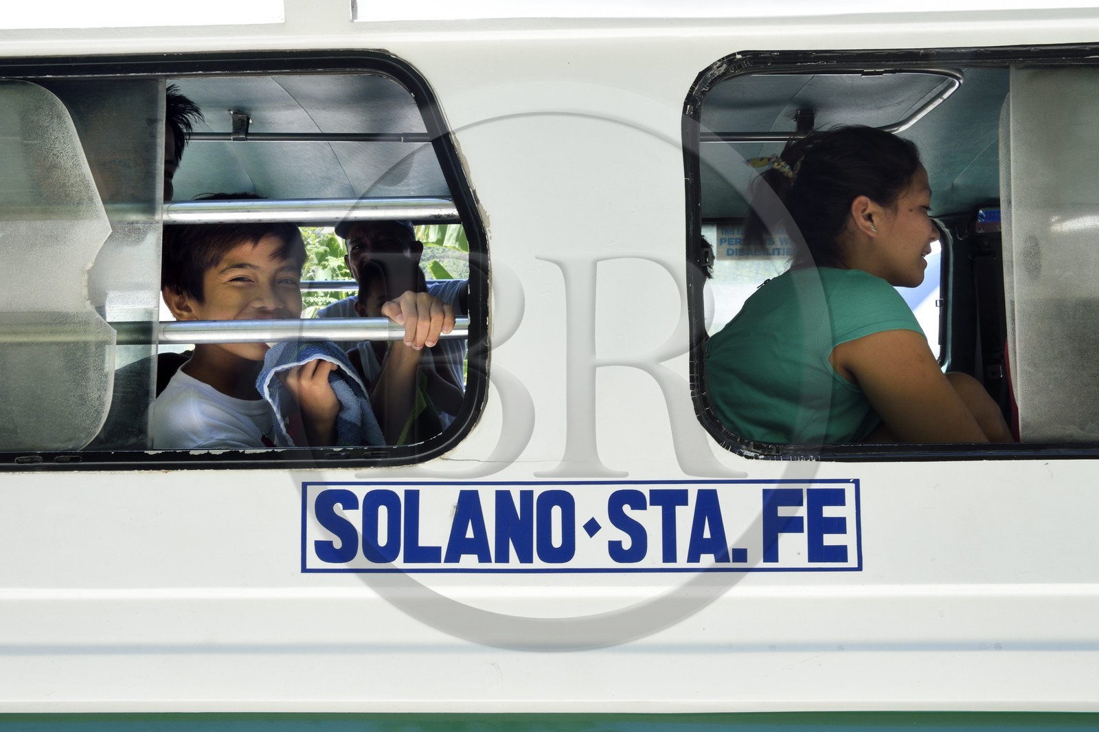 Philippines, province de Nueva Ecija, region de Bambang, jeepney (jeep allongée pour le transport de passagers)