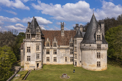 France, Dordogne (24), Périgord Vert, Villars, Chateau de Puyguilhem de style Renaissance (vue aérienne)