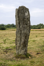 France, Morbihan (56), Ile de Groix, Kerlobras, menhir de Kelhuit