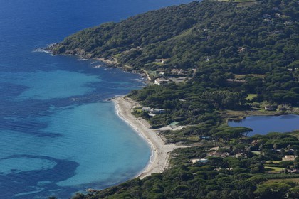France, Var (83), Saint-Tropez, la plage des Salins (vue aérienne)