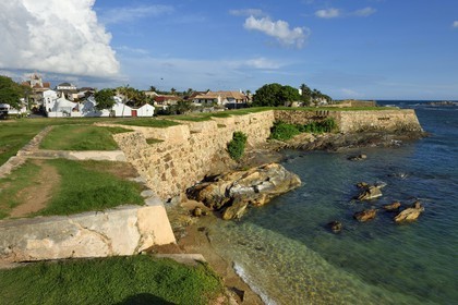 Sri Lanka, Province du Sud, Fort de Galle, classé Patrimoine Mondial de l'UNESCO, remparts maritimes de la ville fortifiée