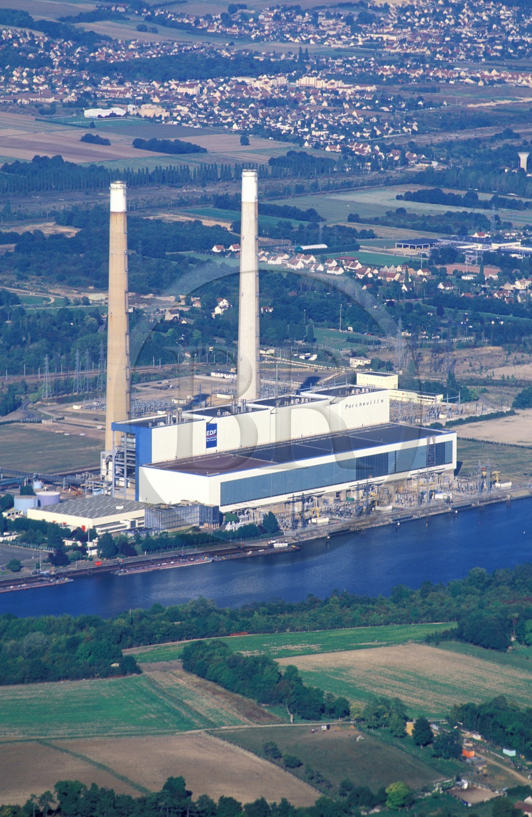 France, Yvelines (78), la centrale EDF de Porcheville au bord de la Seine (vue aérienne)