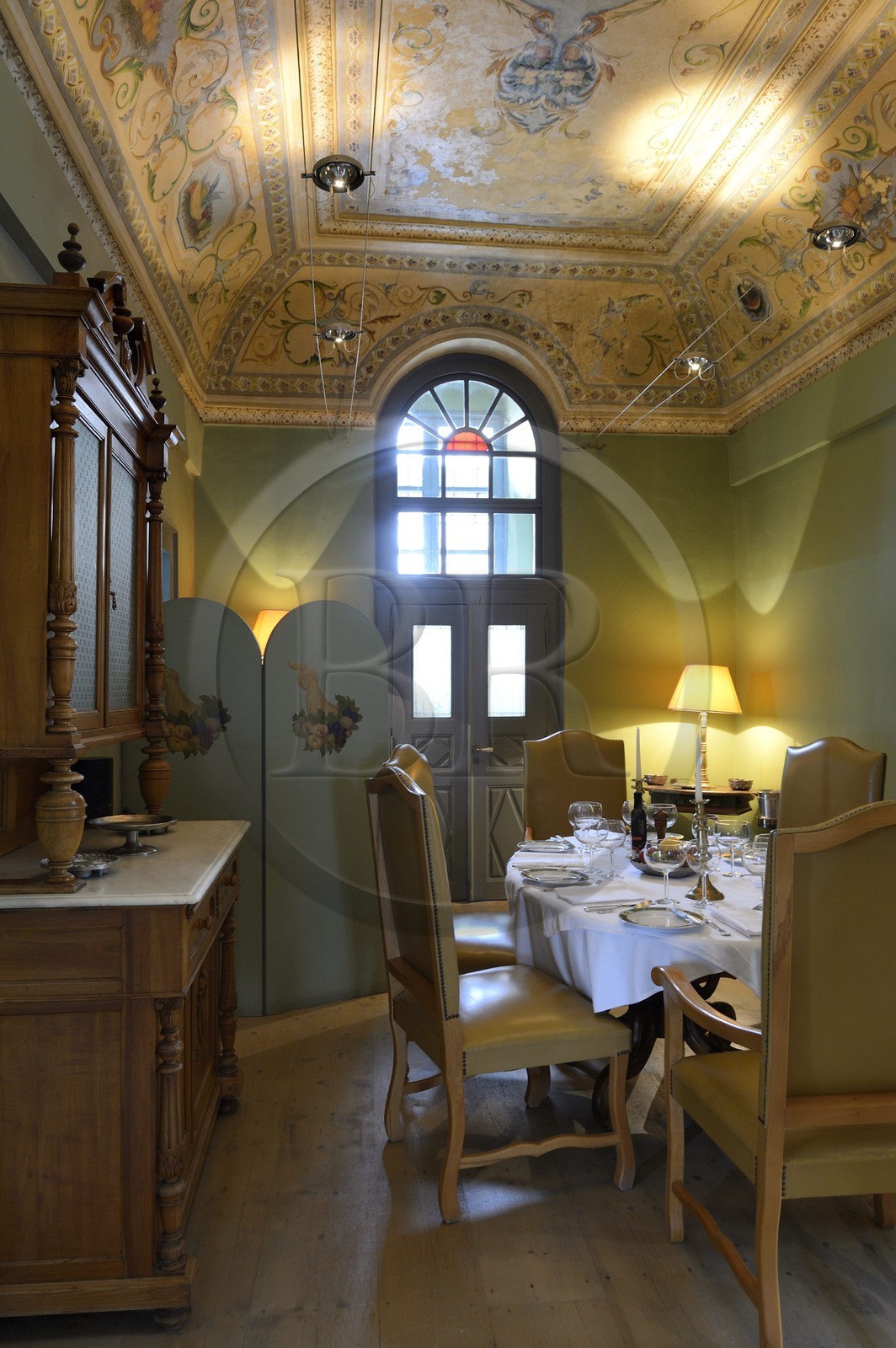 Grèce, Les Cyclades, mer Égée, île de Santorin (Thira ou Théra), village de Pyrgos, l'hôtel Relais & Châteaux Zannos Melathron, la salle à manger