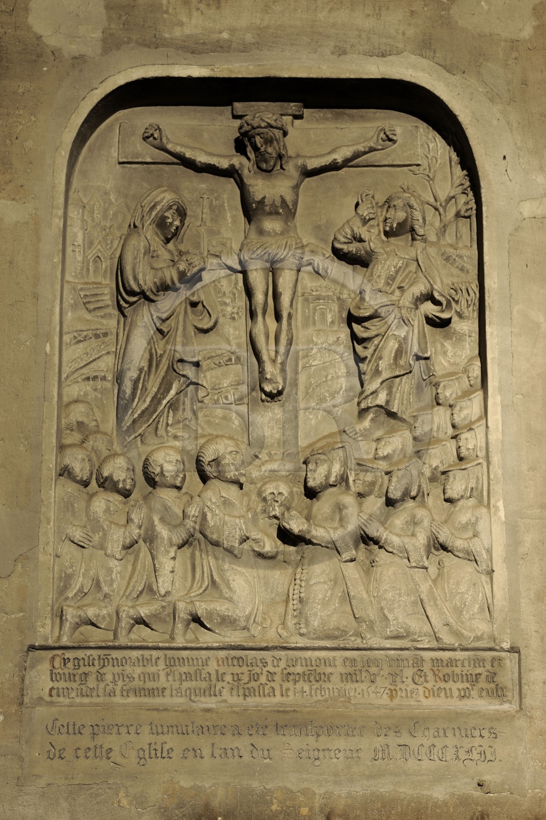 France, Paris (75), Eglise Saint-Séverin, pierre funéraire transportée du charnier qui était devant l'église