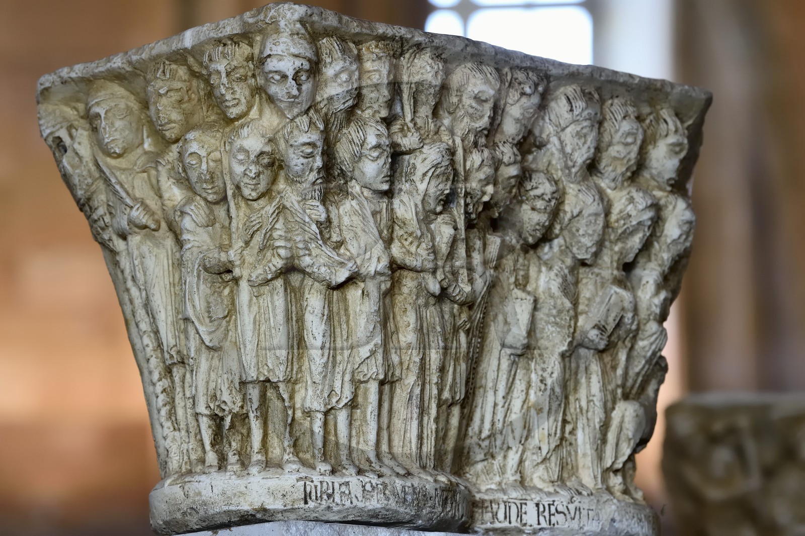 France, Seine-Maritime (76), Saint-Martin-de-Boscherville, Abbaye Saint-Georges de Boscherville du XIIe siècle, chapiteau historié de l'Entrée du Christ à Jerusalem dans la salle capitulaire (salle du chapitre)