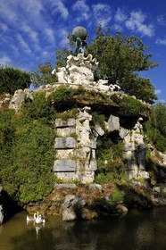 France, Hérault (34), Béziers, parc paysager du Plateau des Poètes, fontaine sculptée