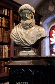 France, Bas-Rhin (67), Sélestat, la bibliothèque humaniste, salle Beatus Rhenanus, statue de Mentel