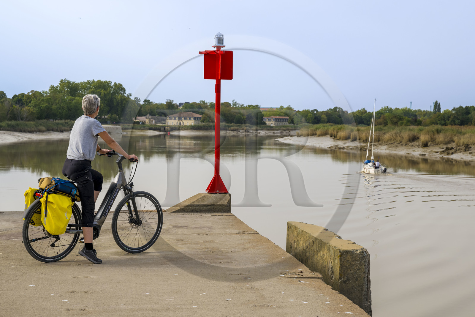 France, Charente-Maritime (17), Rochefort, les rives de la Charente en bordure de la Corderie Royale
