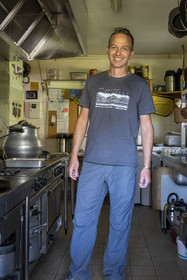France, Alpes-Maritimes (06), parc national du Mercantour, Haute-Vésubie, Saint-Martin-Vésubie, Val du Haut Boréon, Manuel Putelat, gardien du refuge de Cougourde