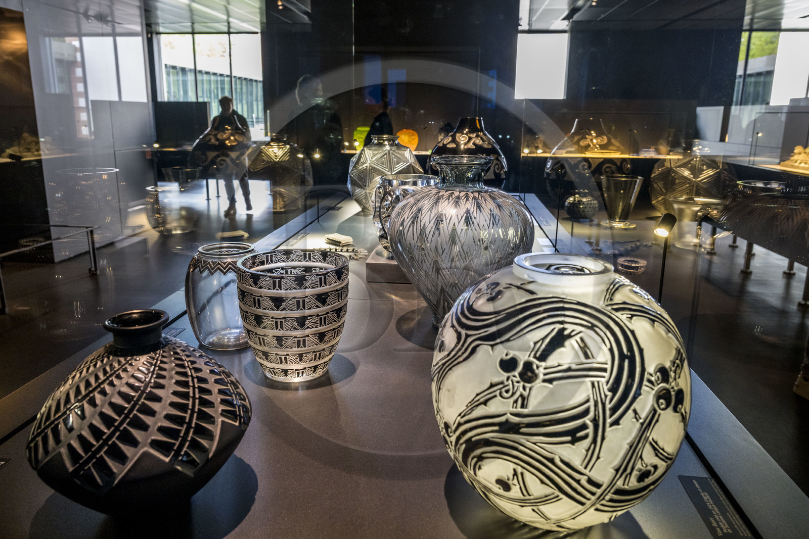 France, Bas-Rhin (67), Wingen-sur-Moder, le musée Lalique, vitrine présentant des créations de Suzanne Lalique-Haviland