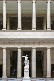 France, Bouches-du-Rhône (13), Aix en Provence, Palais de justice, Cour d'appel, statue de Mirabeau dans la salle des pas perdus du palais Verdun