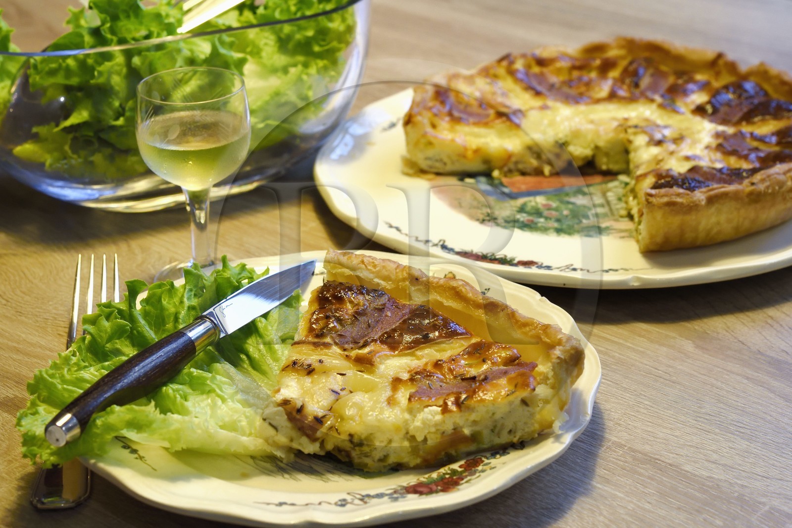 France, Bas-Rhin (67), Strasbourg, quiche au Munster et cumin