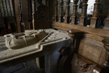 France, Finistère (29), la chapelle de Saint-Herbot de style gothique flamboyant, le gisant de saint Herbot