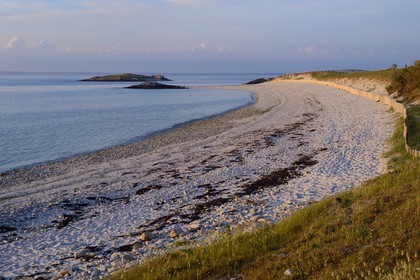 France, Finistère (29), La Foret Fouesnant, archipel des Glénan, Ile Saint-Nicolas, la plage ouest