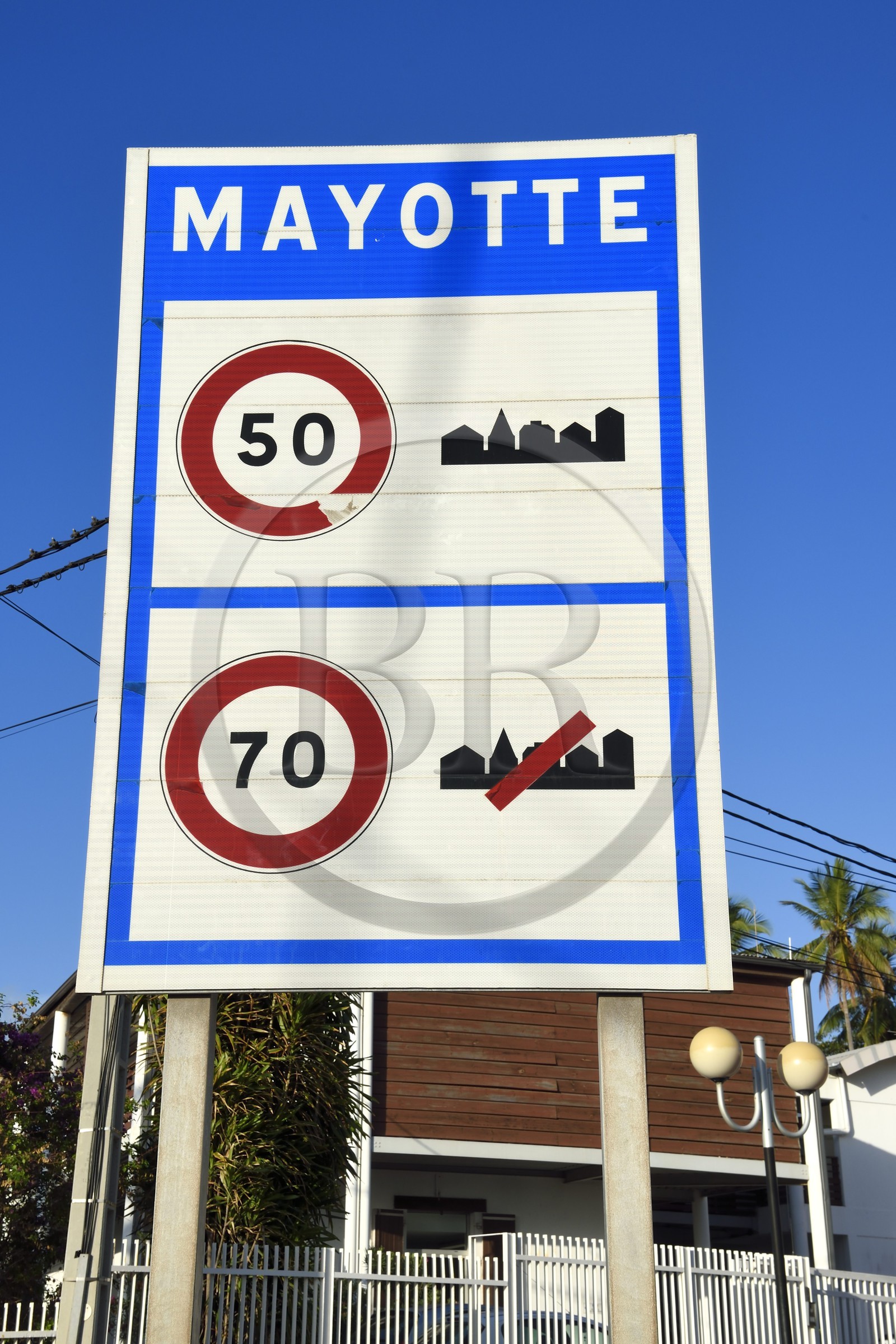 France, Ile de Mayotte, Petite-Terre, Dzaoudzi, panneau de limitation de vitesse