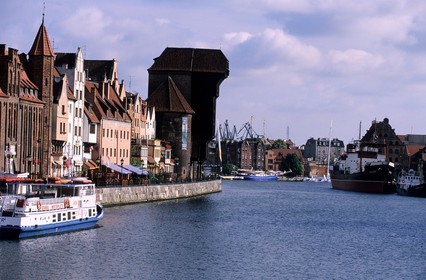 Pologne, Poméranie Orientale, Gdansk, porte de la Grue sur le Long-Quai (Dlugie Pobrzeze) du vieux port