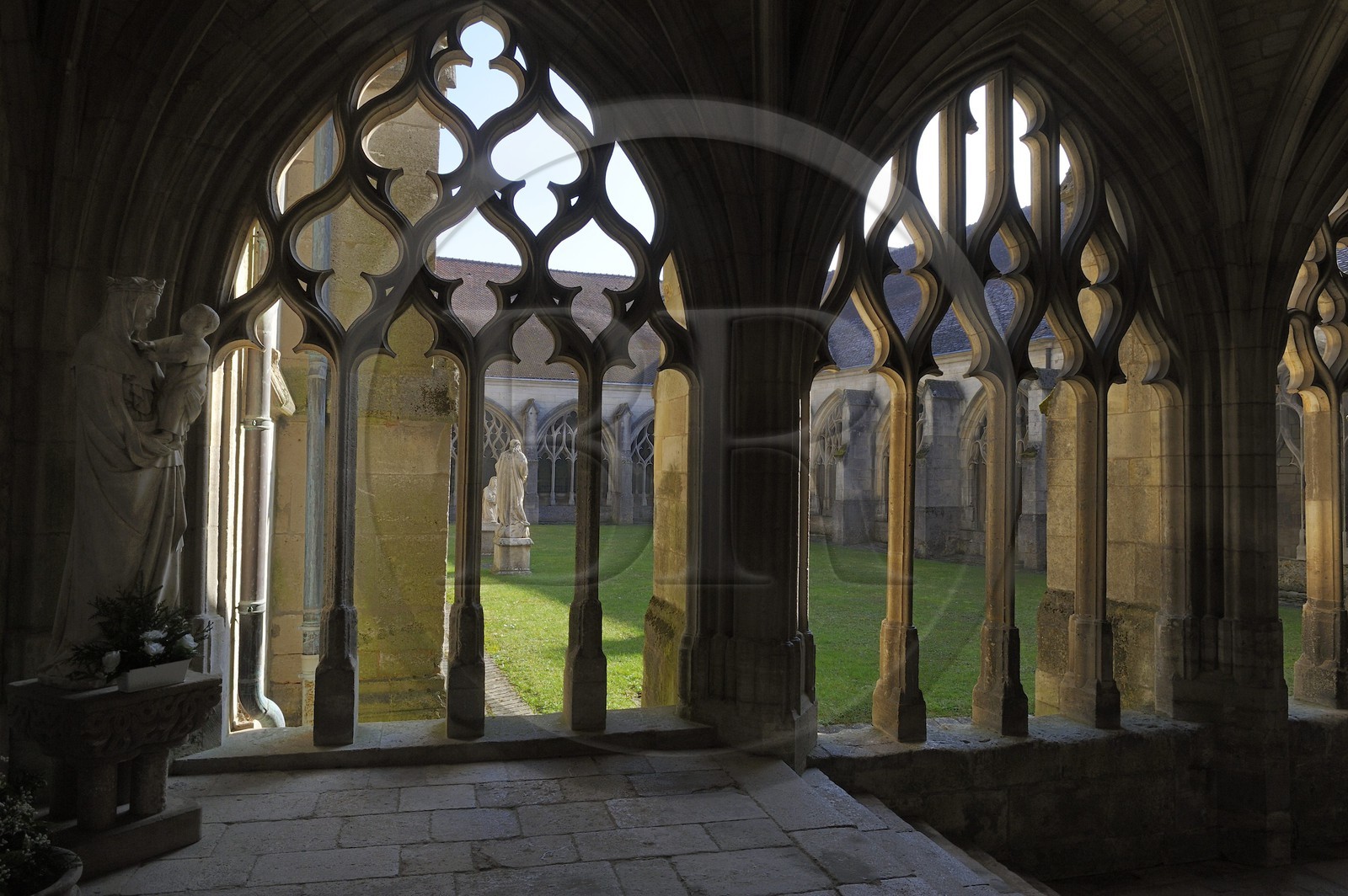 France, Meuse (55), Verdun, Ville Haute, cathédrale Notre-Dame du Xe siècle, le cloitre