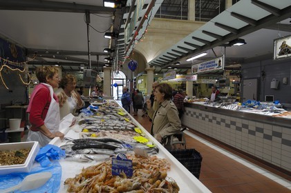 France, Charente-Maritime (17), Rochefort, le marché couvert et palais des congrés