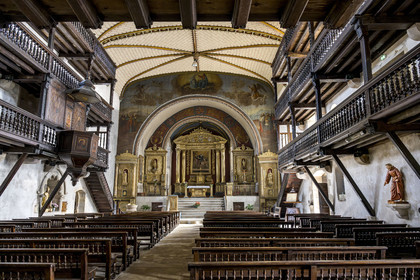 France, Pyrénées-Atlantiques (64), Pays-Basque, Sare, labellisé Les Plus Beaux Villages de France, église fortifiée Saint-Martin et les galeries en bois de la nef
