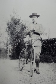 France, Pyrénées-Atlantiques (64), Pays-Basque, Cambo-les-Bains, la Villa Arnaga, musée et maison d'Edmond Rostand, le Grand Hall, photo d'Edmond de Rostand