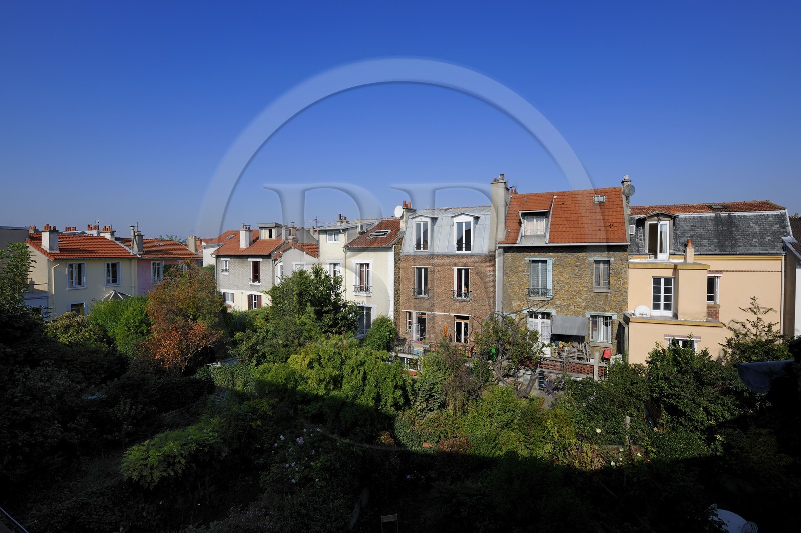 France, Paris (75), 20ème arr, La campagne à Paris maisons avec jardins au coeur de la ville, le quartier du film le Petit Nicolas