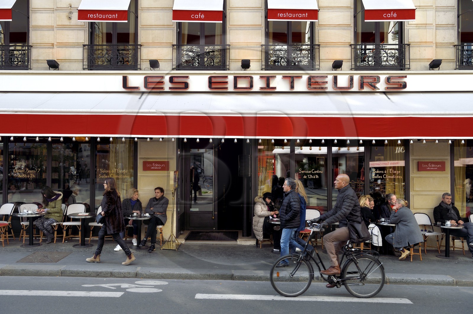 France, Paris (75), Carrefour de l'Odéon, Café les Editeurs