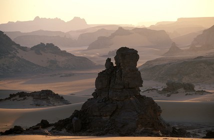 Libye, Le Fezzan (Sahara), Tadrart Akakus, rochers de grès aux formes fantastiques
