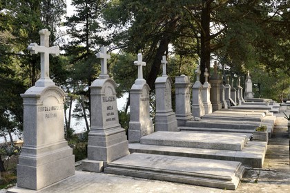 Croatie, Dalmatie, côte dalmate, Ile d’Ugljan, Preko, Monastère Franciscain de l'îlot Galovac, cimetière marin des italiens