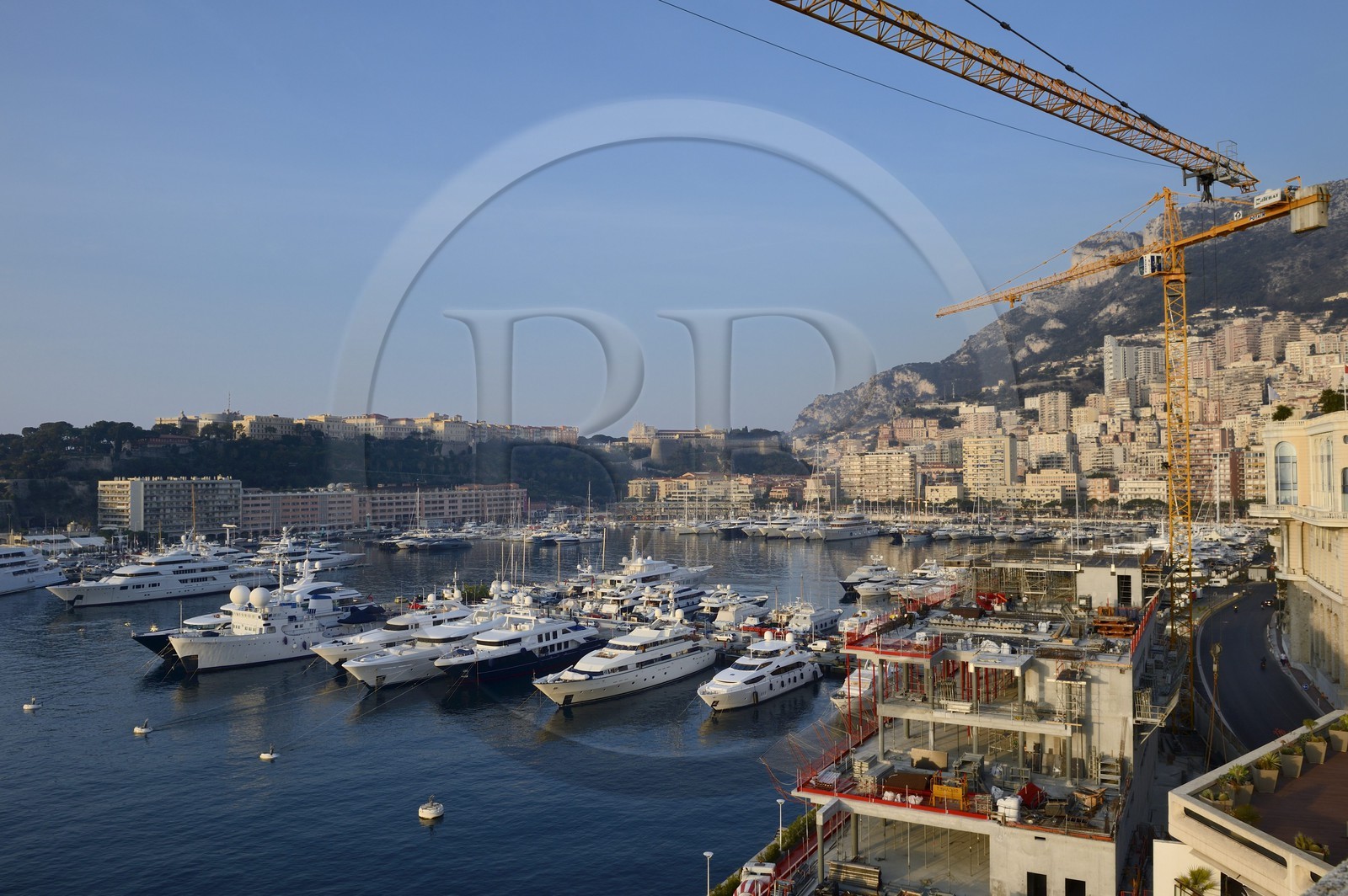 Principauté de Monaco, Monaco, port Hercule et Le Rocher en arrière plan