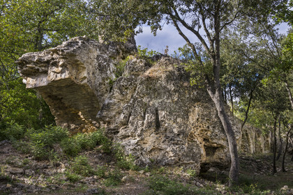 France, Gard (30), Vers-Pont-du-Gard, vestiges de l'aqueduc romain de plus de 52 km de longueur qui amenait l'eau de la Fontaine d'Eure au pied d'Uzès jusqu'à Nimes en passant sur le Pont du Gard