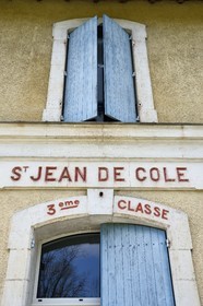 France, Dordogne (24), Périgord Vert, Saint-Jean-de-Côle, labellisé Les Plus Beaux Villages de France, l'ancienne gare sur la véloroute Flow Vélo qui emprunte l'ancienne voie de chemin de fer