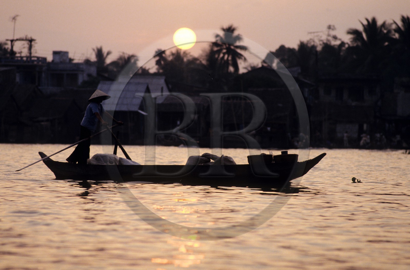 Vietnam, delta du Mékong, pirogue à Can Tho