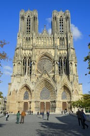 France, Marne (51), Reims, la cathédrale Notre-Dame de Reims, classée Patrimoine Mondial de l'UNESCO, la facade occidentale et le parvis