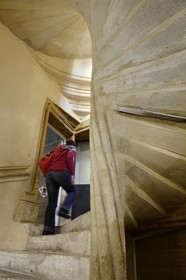 France, Rhône (69), Lyon, site historique classé Patrimoine Mondial de l'UNESCO, quartier de Saint-Paul dans le Vieux Lyon, l'Hôtel de Gadagne Renaissance abritant les musées Gadagne, escalier d'honneur