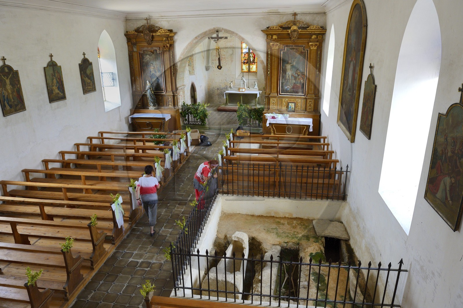 France, Haut-Rhin (68), Sundgau, Oltingue, église Saint-Martin-des-Champs, tombes et sarcophages du VIIIème siècle