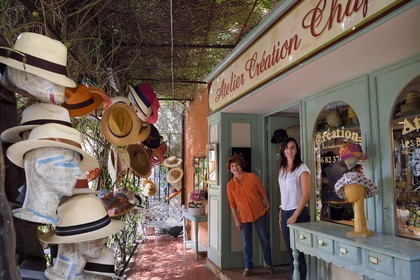 France, Var (83), Bormes-les-Mimosas, Nathalie Papet, créatrice de chapeaux sur mesure Les Bibis du Midi