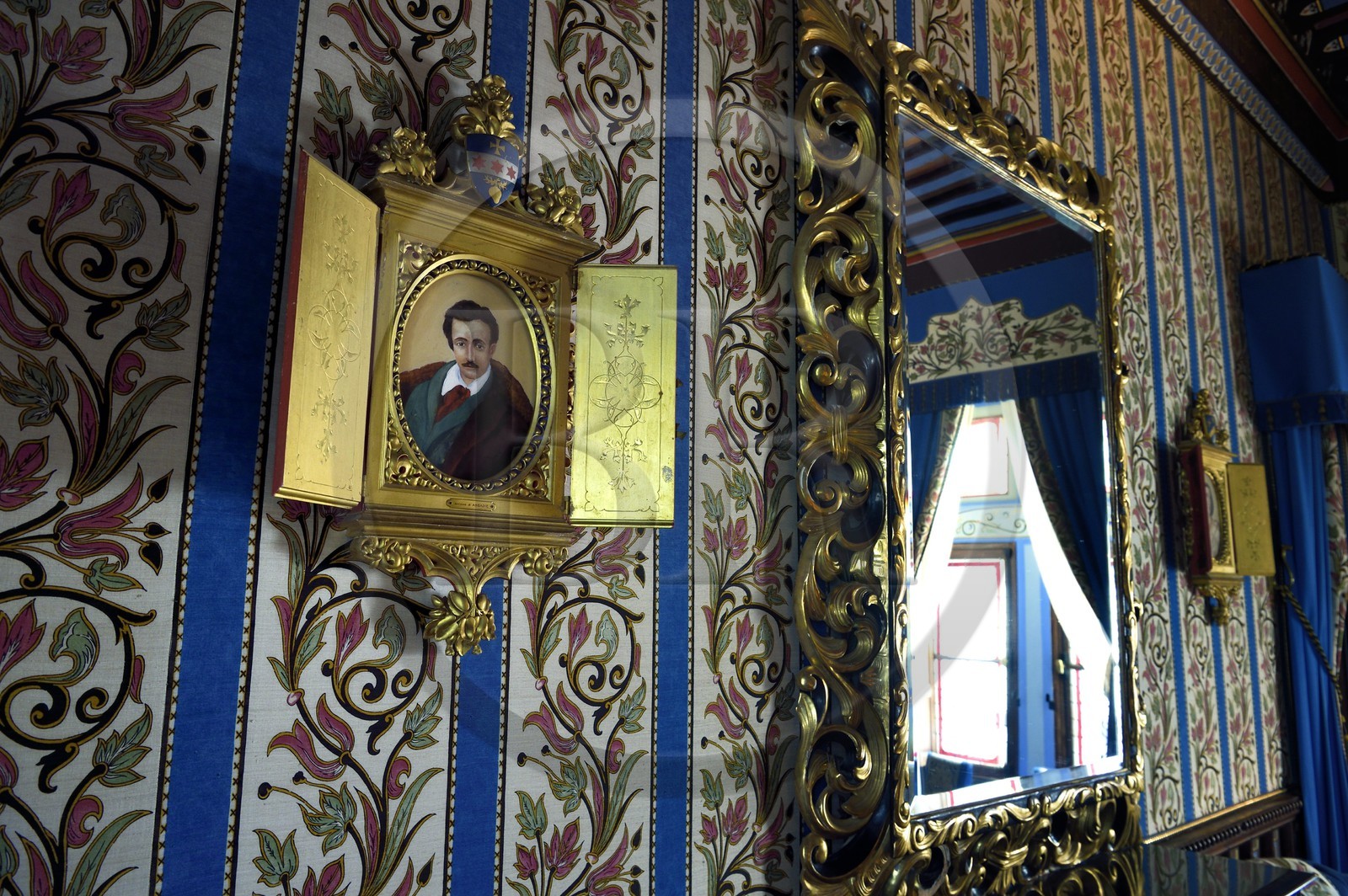 France, Pyrénées-Atlantiques (64), la côte du Pays-Basque, Hendaye, chateau d'Abbadia construit en 1870 par Eugène Viollet-le-Duc pour Antoine d'Abbadie d'Arrast, portrait d'Antoine d'Abbadie dans la chambre de Virginie