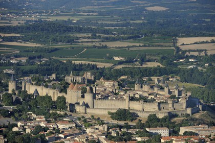 France, Aude (11), Carcassonne, la cité médiévale (vue aérienne)