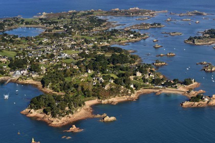 France, Côtes-d'Armor (22), Ile de Bréhat, Port-Clos (vue aérienne)